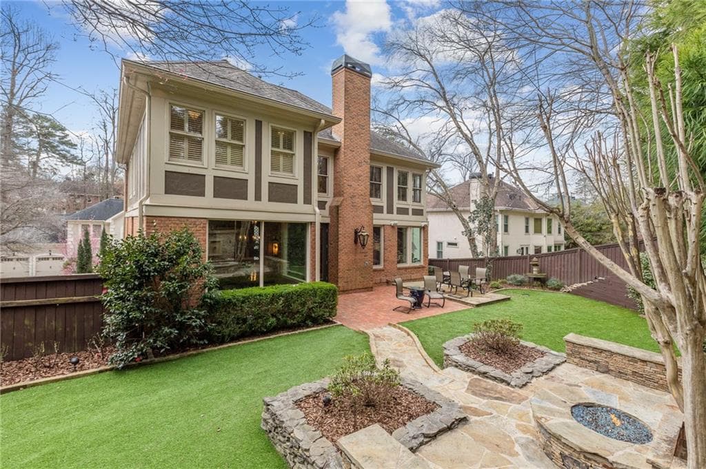 4 bedroom, 5 bathroom, 3,728 sq ft single family residence sold at 660 Greystone Park, Atlanta, GA 30324