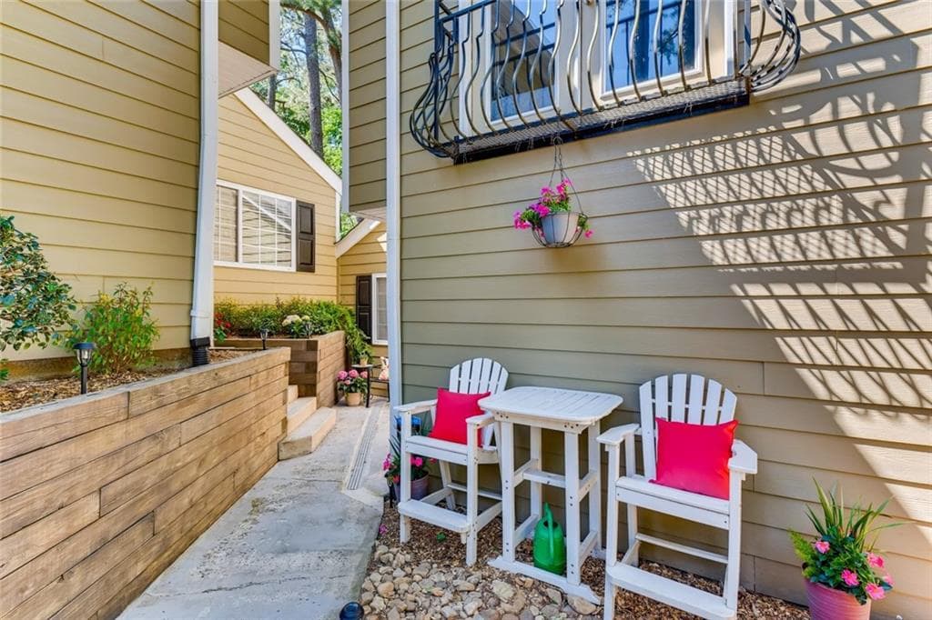 2 bedroom, 3 bathroom, 1,290 sq ft condominium sold at 1468 Briarwood Road 1605, Brookhaven, GA 30319