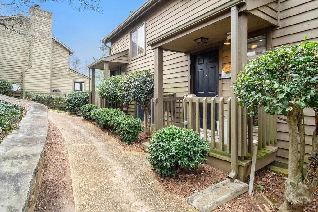 3 bedroom, 4 bathroom, 2,973 sq ft townhouse sold at 4200 D'Youville Trace, Chamblee, GA 30341