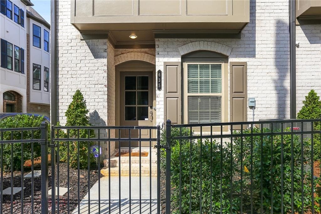 2 bedroom, 3 bathroom, 1,440 sq ft townhouse sold at 635 Broadview Place, Atlanta, GA 30324