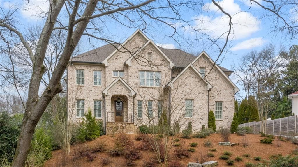 4 bedroom, 5 bathroom, 4,126 sq ft single family residence sold at 945 Peachtree Battle Circle, Atlanta, GA 30327