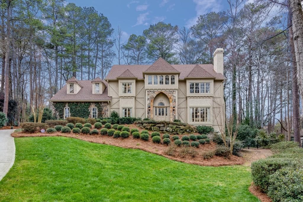 5560 Glen Errol Road, Sandy Springs, GA 30327 — most recent listing photo