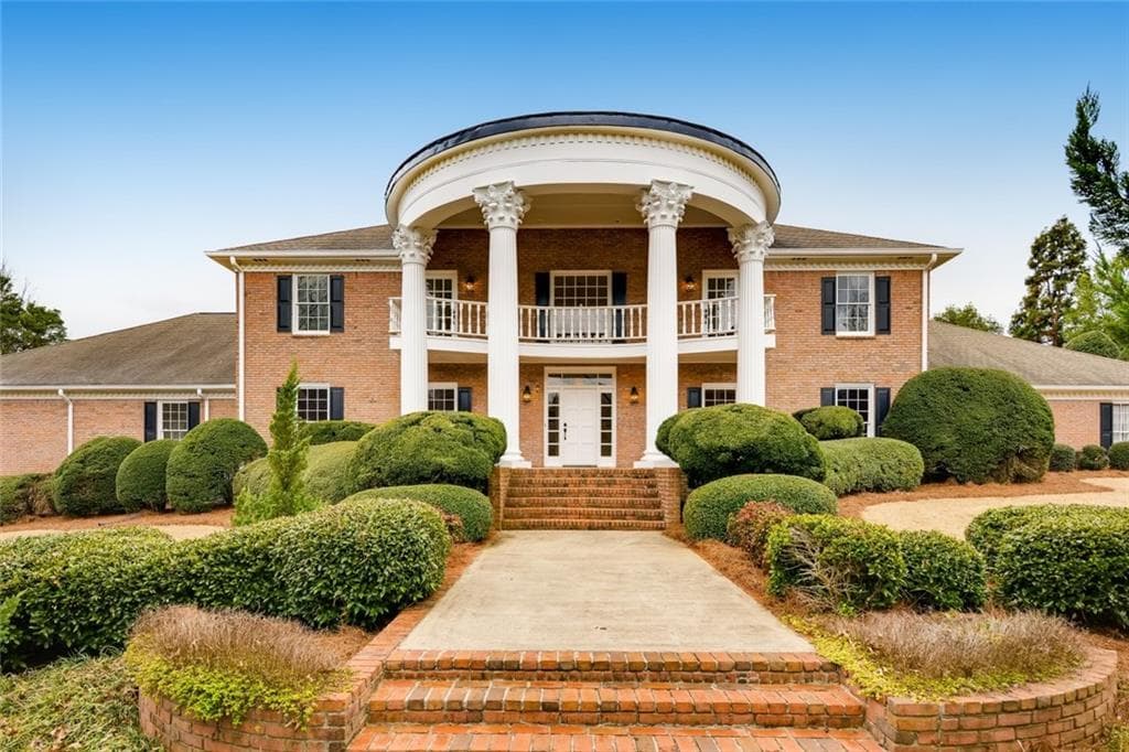 6 bedroom, 7 bathroom, 6,026 sq ft single family residence sold at 205 Slaton Circle, Roswell, GA 30075