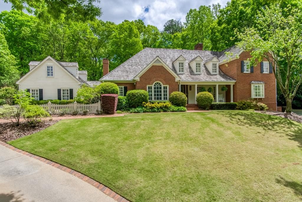 5 bedroom, 7 bathroom, 7,100 sq ft single family residence sold at 125 Old Stratton Chase, Atlanta, GA 30328