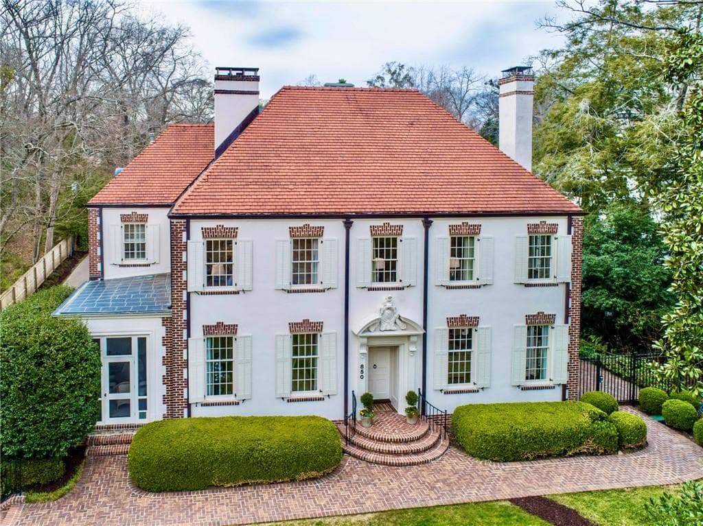 6 bedroom, 6 bathroom, 6,064 sq ft single family residence sold at 850 Oakdale Road, Atlanta, GA 30307