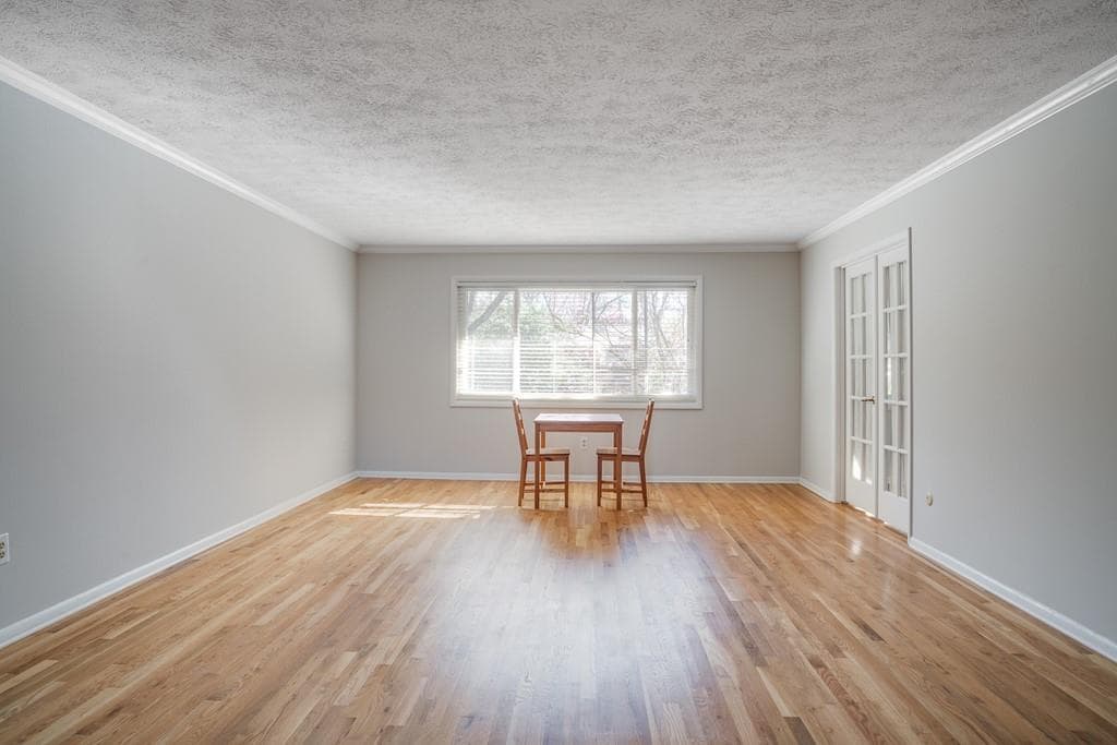 3 bedroom, 2 bathroom, 1,300 sq ft condominium sold at 115 Biscayne Drive E-6, Atlanta, GA 30309