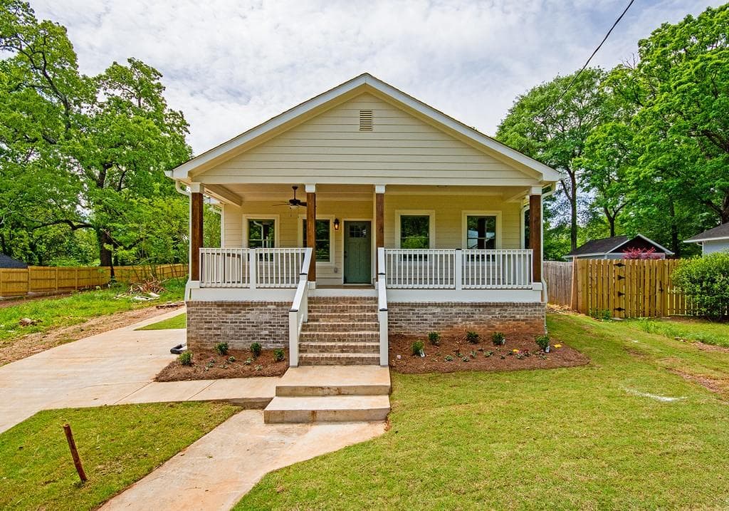 3 bedroom, 2 bathroom, 2,080 sq ft single family residence sold at 686 Elbert Street, Atlanta, GA 30310