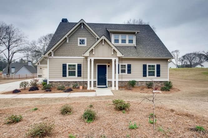 3 bedroom, 3 bathroom, 1,940 sq ft single family residence sold at 13 E. Murphy Street, Newnan, GA 30263