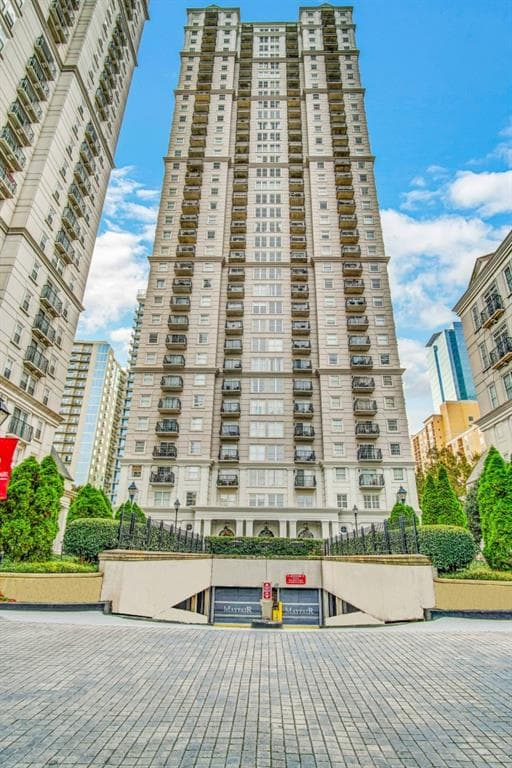2 bedroom, 2 bathroom, 1,122 sq ft condominium sold at 195 14th Street 2203, Atlanta, GA 30309