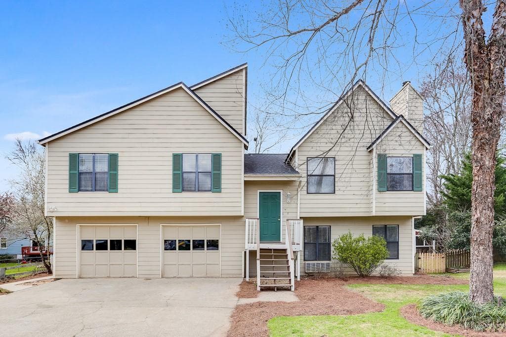 3 bedroom, 3 bathroom, 1,216 sq ft single family residence sold at 100 Royal Colony Court, Alpharetta, GA 30022