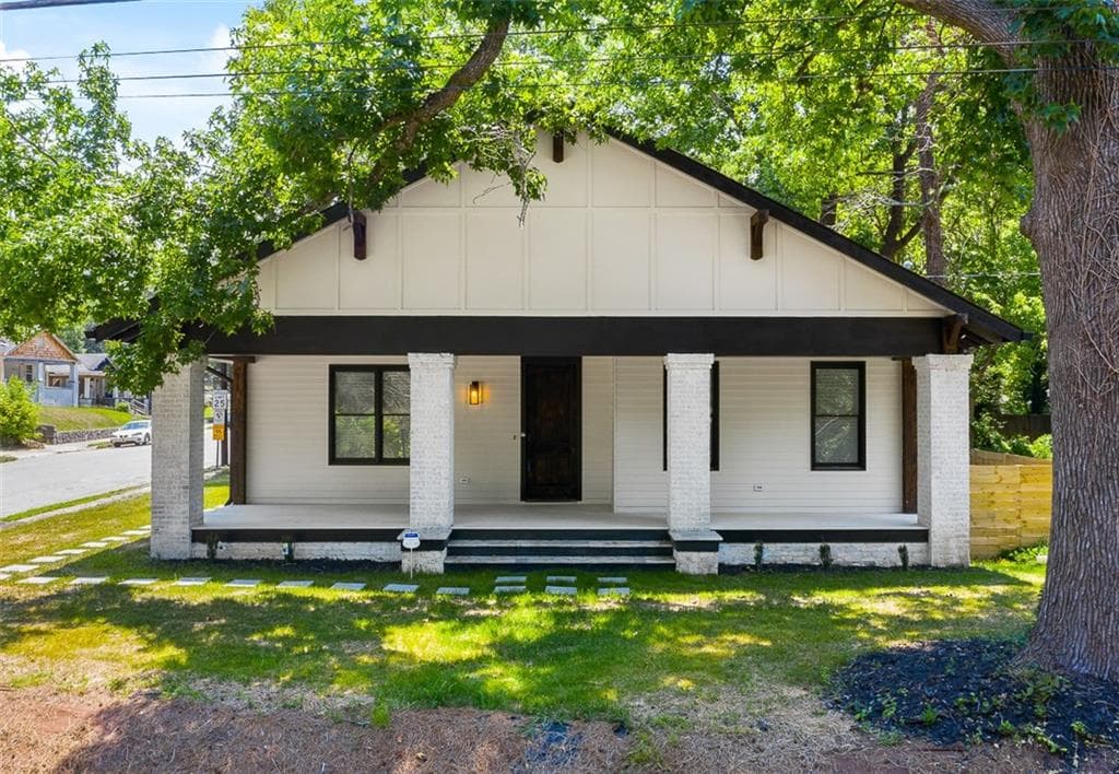 3 bedroom, 3 bathroom, 1,980 sq ft single family residence sold at 908 Cascade Road, Atlanta, GA 30311