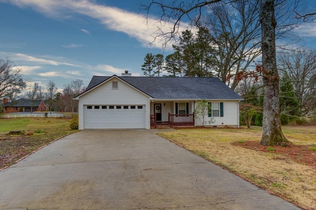 3 bedroom, 2 bathroom, 1,532 sq ft single family residence sold at 3323 Clearview Drive, Gainesville, GA 30506