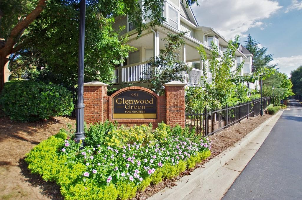 2 bedroom, 2 bathroom, 1,212 sq ft townhouse sold at 951 Glenwood Avenue 2302, Atlanta, GA 30316
