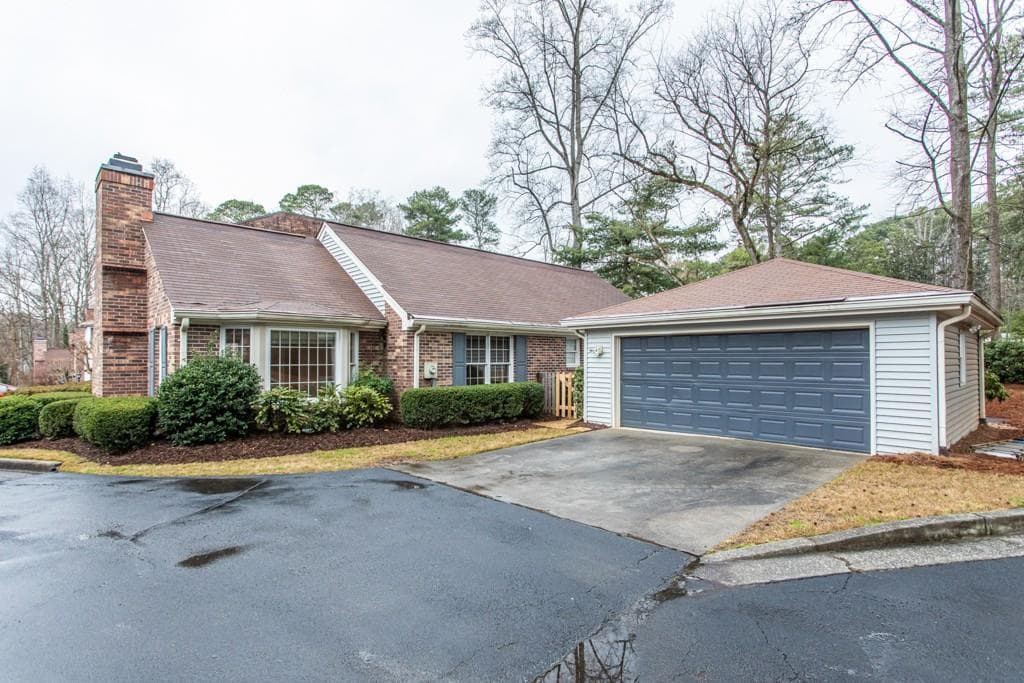 1527 September Chase 1527, Decatur, GA 30030 — most recent listing photo