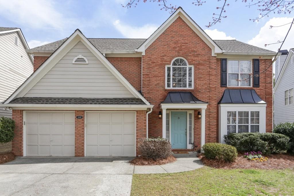3 bedroom, 3 bathroom, 2,442 sq ft single family residence sold at 11085 Crabapple Lake Drive, Roswell, GA 30076