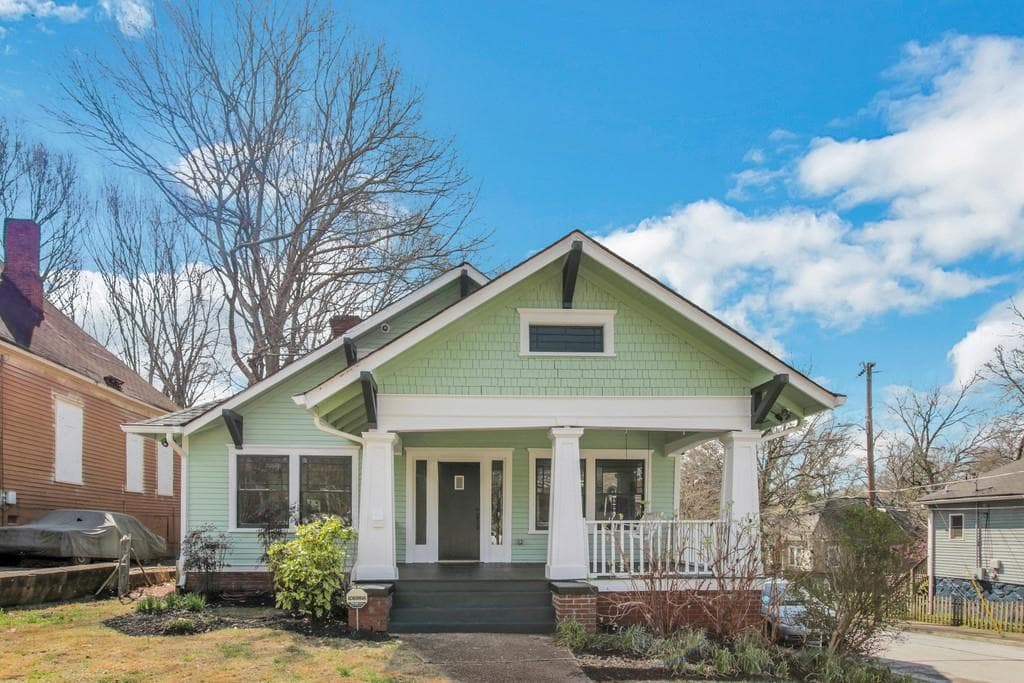 3 bedroom, 2 bathroom, 2,767 sq ft single family residence sold at 824 Dill Avenue, Atlanta, GA 30310