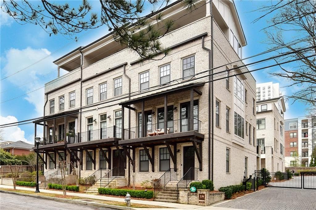 3 bedroom, 4 bathroom, 2,585 sq ft townhouse sold at 18 Peachtree Avenue 2, Atlanta, GA 30305