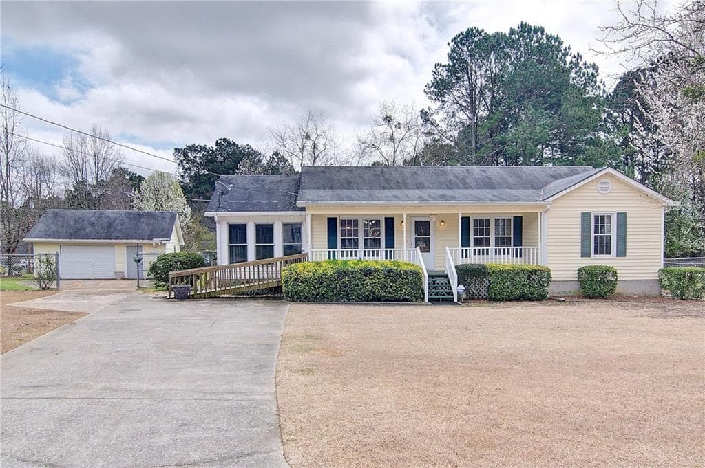 3 bedroom, 2 bathroom single family residence sold at 109 June Court, Hampton, GA 30228