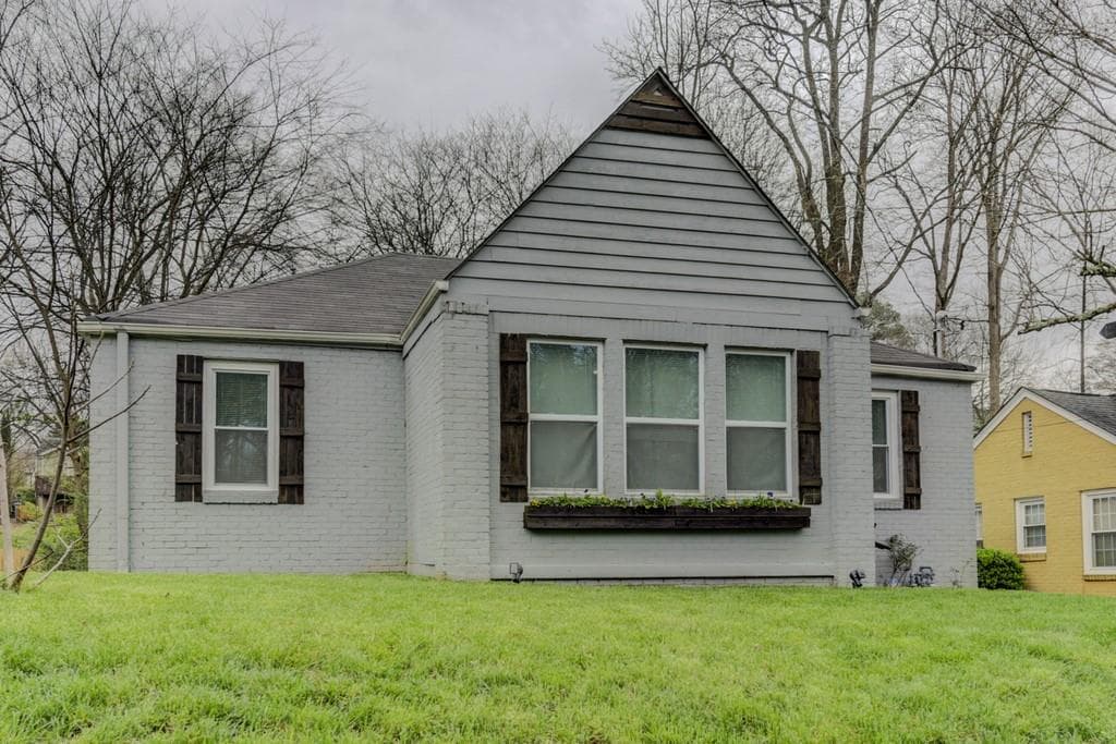 3 bedroom, 2 bathroom, 1,132 sq ft single family residence sold at 698 Gresham Avenue, Atlanta, GA 30316