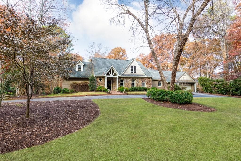 4 bedroom, 5 bathroom, 6,018 sq ft single family residence sold at 3520 Ridgewood Road, Atlanta, GA 30327