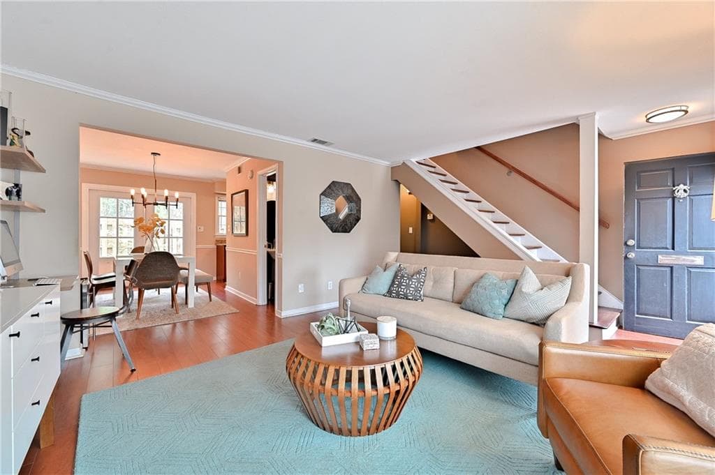 2 bedroom, 2 bathroom, 1,108 sq ft townhouse sold at 136 Peachtree Memorial Drive DE5, Atlanta, GA 30309