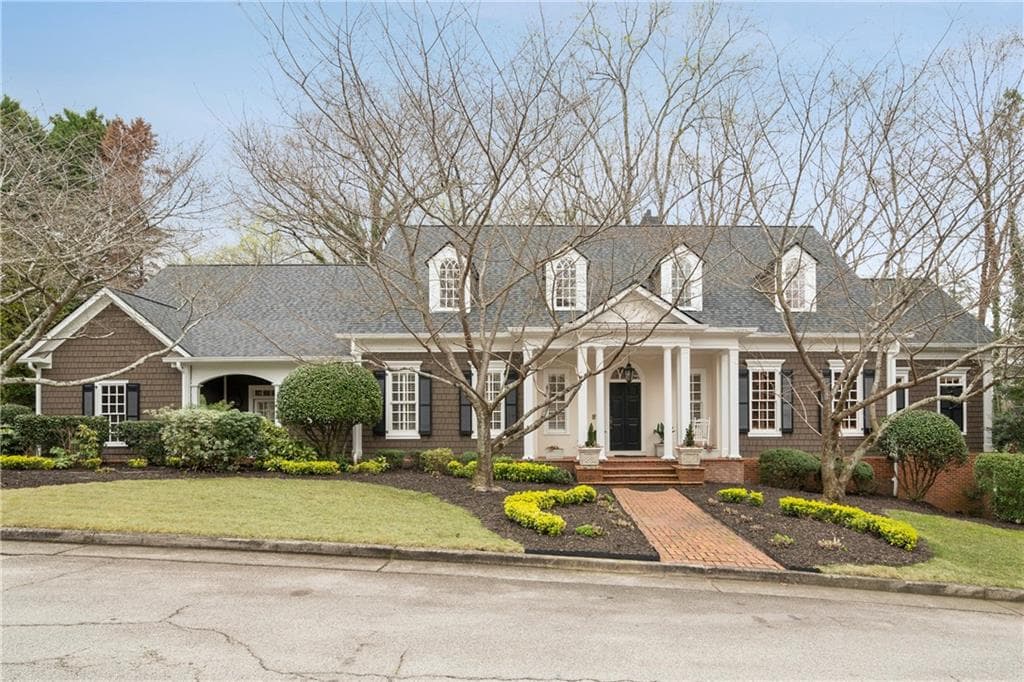 5 bedroom, 7 bathroom, 5,801 sq ft single family residence sold at 550 Arden Oak Court, Atlanta, GA 30305