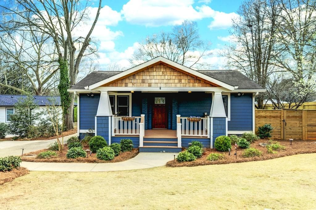 3 bedroom, 2 bathroom, 1,596 sq ft single family residence sold at 976 Oakdale Drive, Smyrna, GA 30080