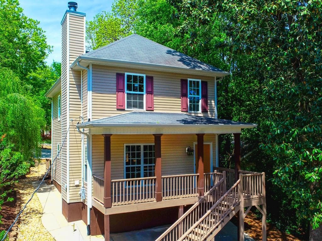 3 bedroom, 3 bathroom, 1,480 sq ft single family residence sold at 1422 Woodbine Avenue, Atlanta, GA 30317
