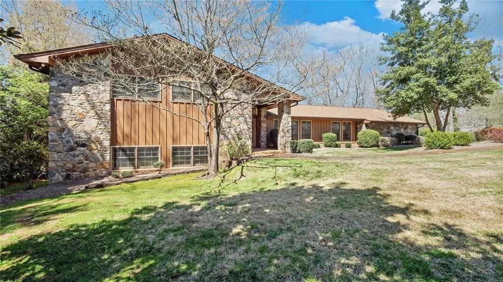 5 bedroom, 4 bathroom, 4,700 sq ft single family residence sold at 2900 Thompson Mill Road, Gainesville, GA 30506