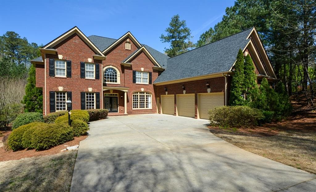 5 bedroom, 6 bathroom, 5,624 sq ft single family residence sold at 105 White Columns Drive, Alpharetta, GA 30004