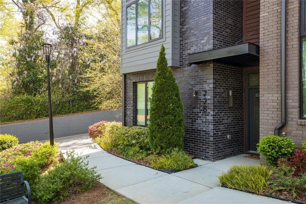 4 bedroom, 4 bathroom, 2,128 sq ft townhouse sold at 728 Oakview Road, Decatur, GA 30030
