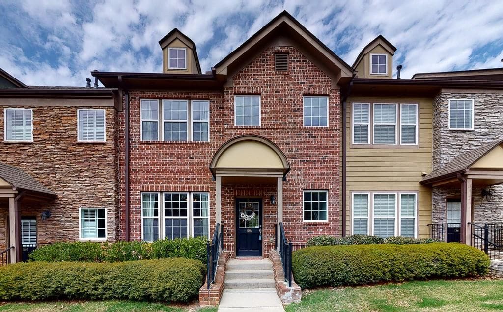 2 bedroom, 3 bathroom, 1,945 sq ft townhouse sold at 1257 Ashford Creek Park 504, Brookhaven, GA 30319