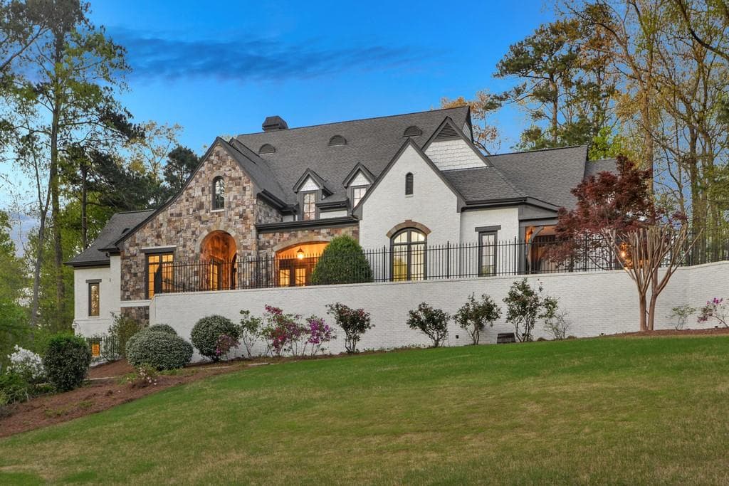 6 bedroom, 9 bathroom, 6,835 sq ft single family residence sold at 4535 Mount Paran Parkway, Atlanta, GA 30327