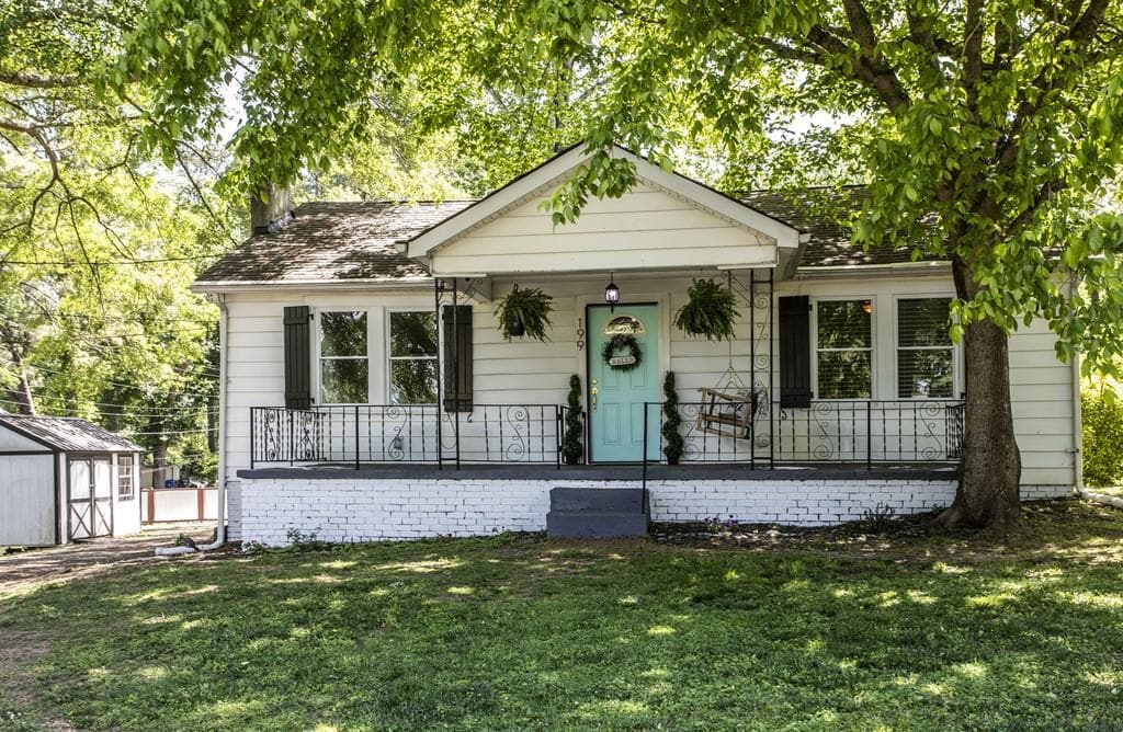 3 bedroom, 1 bathroom, 1,296 sq ft single family residence sold at 199 N Highland Avenue, Dallas, GA 30132