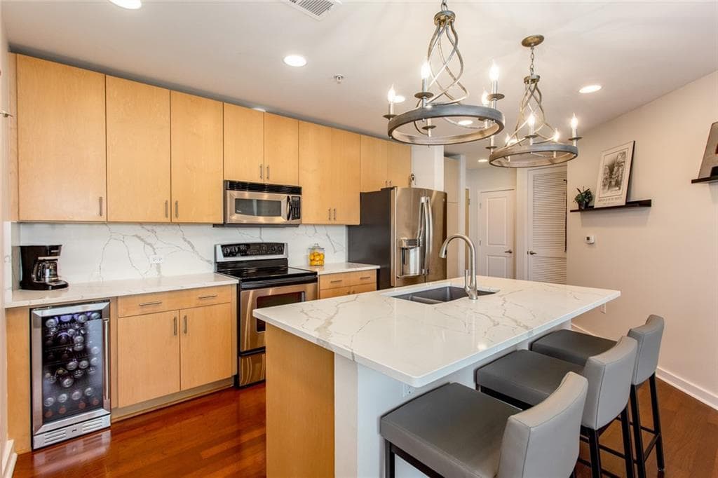 2 bedroom, 2 bathroom, 1,193 sq ft condominium sold at 860 Peachtree Street 2717, Atlanta, GA 30308