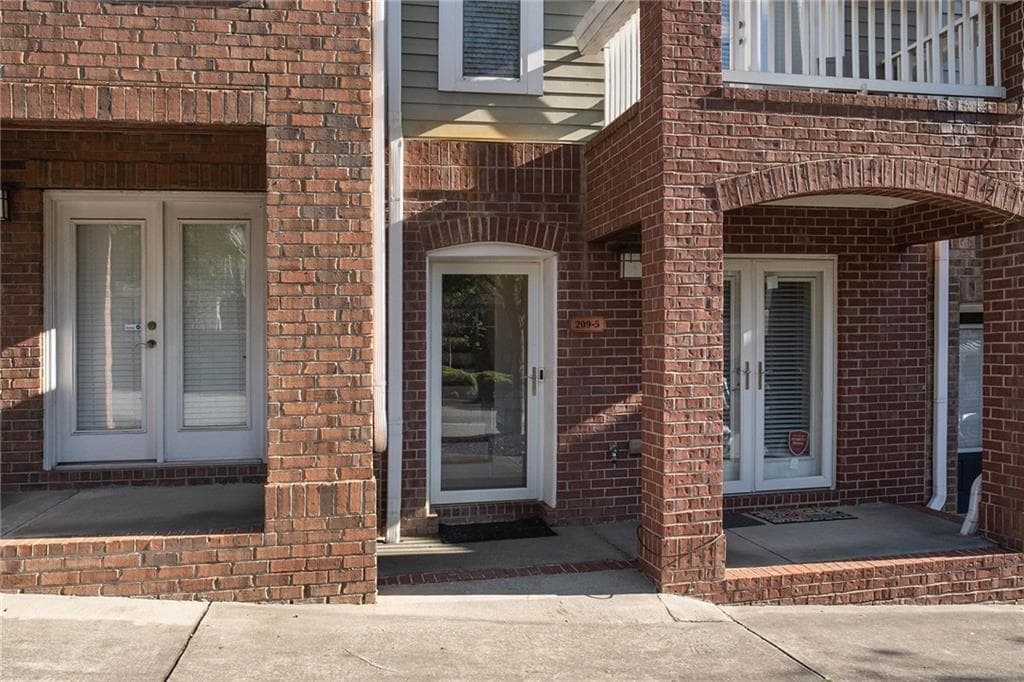 3 bedroom, 4 bathroom, 1,670 sq ft townhouse sold at 209 16th Street 5, Atlanta, GA 30363