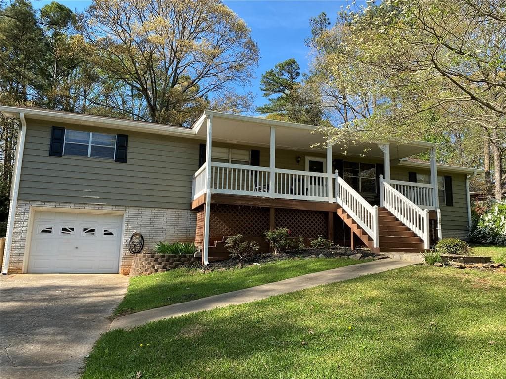 3 bedroom, 2 bathroom, 1,440 sq ft single family residence sold at 142 Beaver Pond Drive, Woodstock, GA 30188
