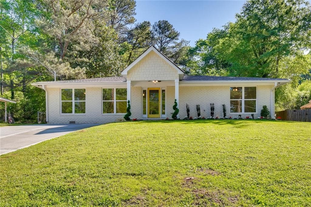 3 bedroom, 2 bathroom single family residence sold at 995 Greenbriar Circle, Decatur, GA 30033