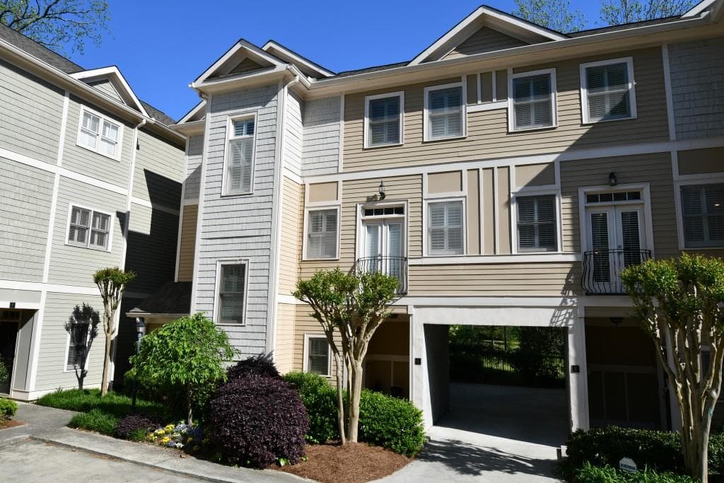 3 bedroom, 3 bathroom, 2,162 sq ft townhouse sold at 556 Moreland Avenue G, Atlanta, GA 30307