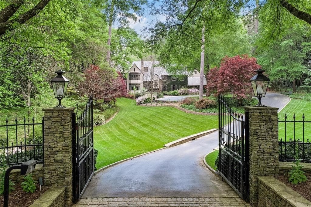 5 bedroom, 7 bathroom, 8,410 sq ft single family residence sold at 3541 Tuxedo Road, Atlanta, GA 30305