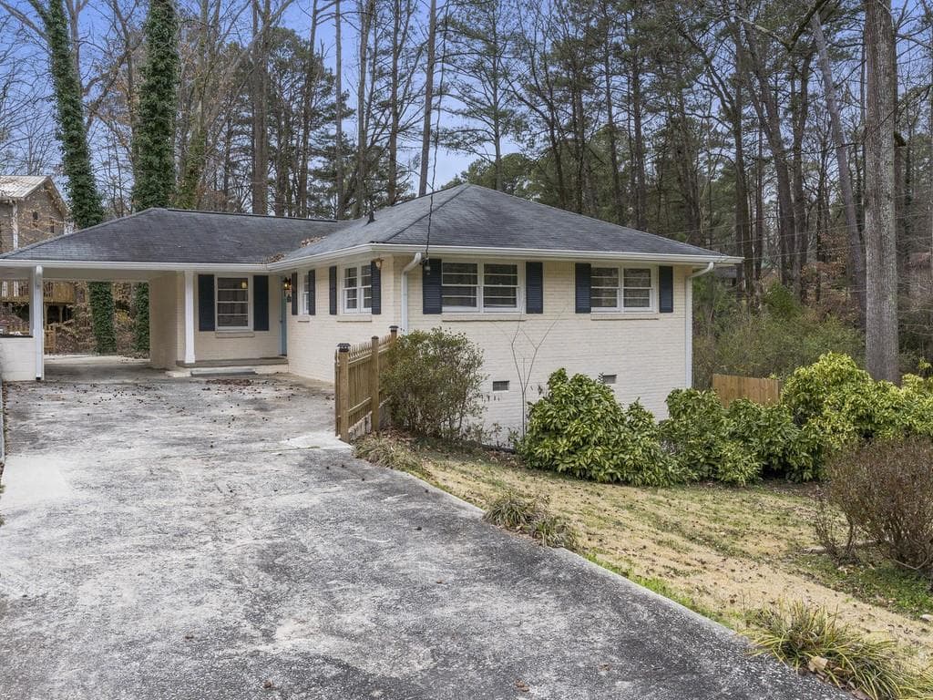 3 bedroom, 2 bathroom, 1,553 sq ft single family residence sold at 1942 Kenwood Road, Smyrna, GA 30082