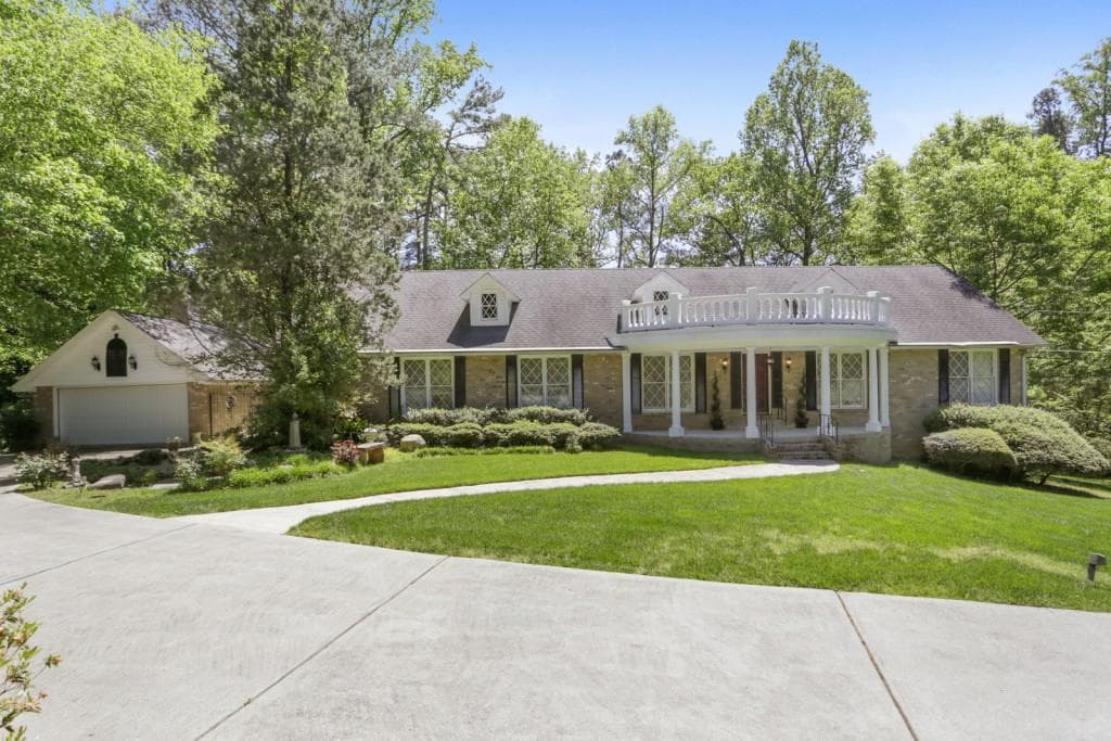 5 bedroom, 4 bathroom, 2,711 sq ft single family residence sold at 1644 Shamrock Trail, Smyrna, GA 30080