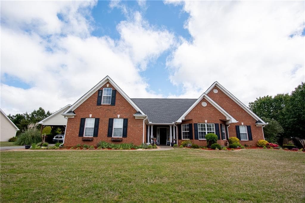 4 bedroom, 2 bathroom, 2,726 sq ft single family residence sold at 1430 Shiloh Oak Drive, Loganville, GA 30052