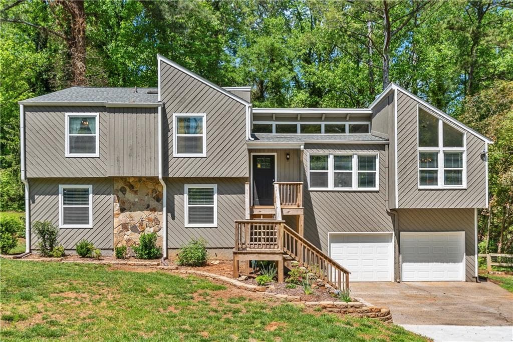 4 bedroom, 3 bathroom, 2,409 sq ft single family residence sold at 3957 Viewpoint Court, Marietta, GA 30066
