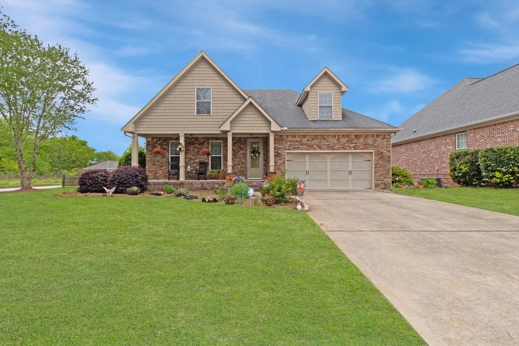 4 bedroom, 2 bathroom, 2,215 sq ft single family residence sold at 9137 Golfview Circle, Covington, GA 30014