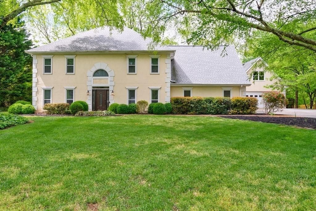 565 Saddle Creek Circle, Roswell, GA 30076 — most recent listing photo