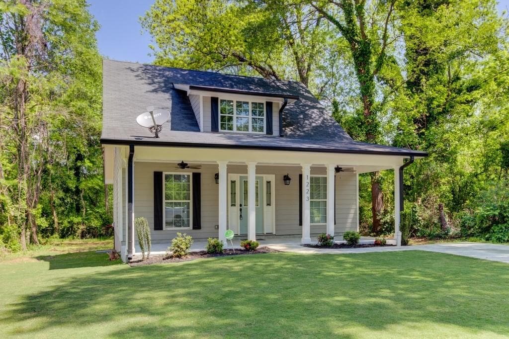 3 bedroom, 2 bathroom, 1,500 sq ft single family residence sold at 1223 BRIDGES Avenue, Atlanta, GA 30310