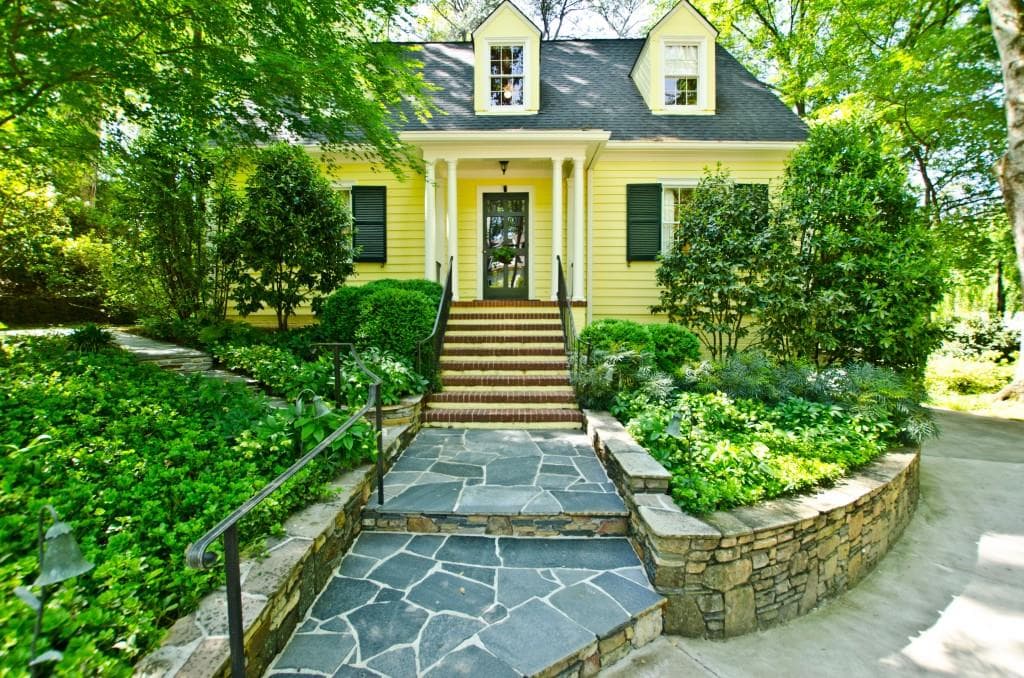 4 bedroom, 5 bathroom, 3,548 sq ft single family residence sold at 2616 Dellwood Drive, Atlanta, GA 30305
