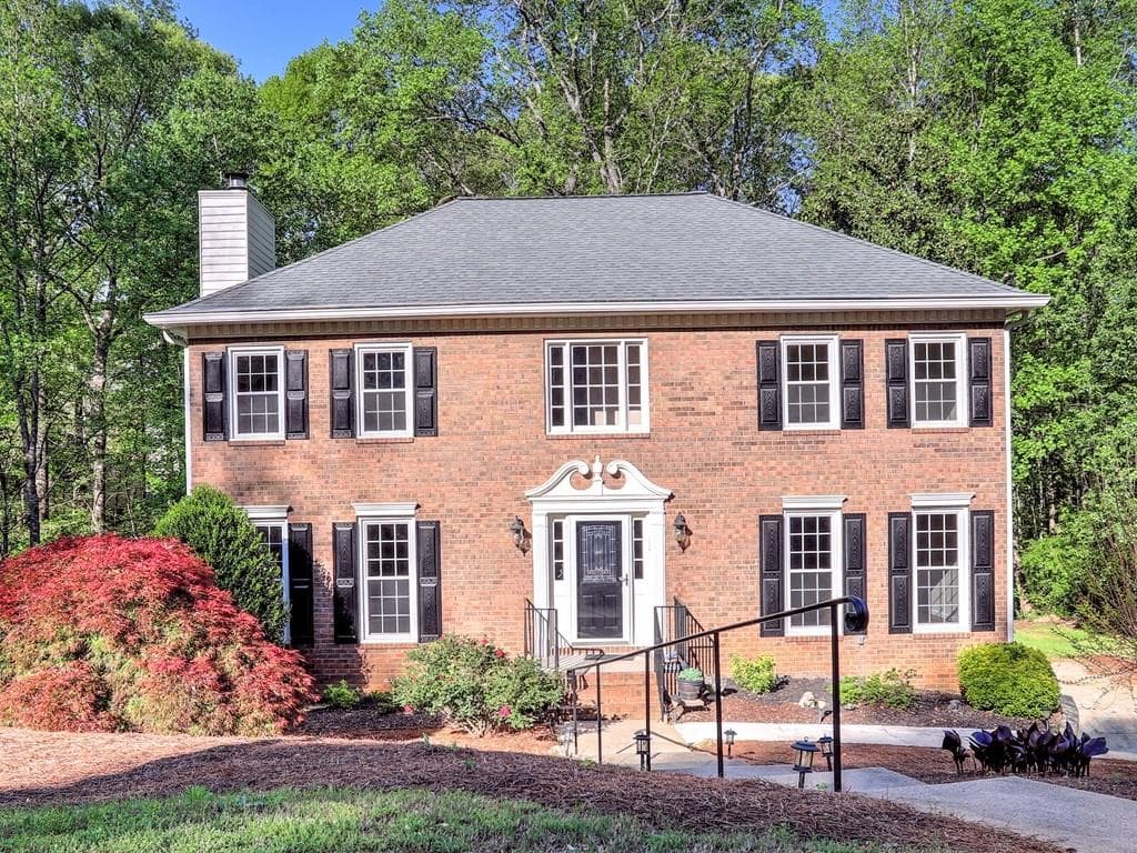 4 bedroom, 3 bathroom, 3,184 sq ft single family residence sold at 4289 Rocky Glen, Roswell, GA 30075