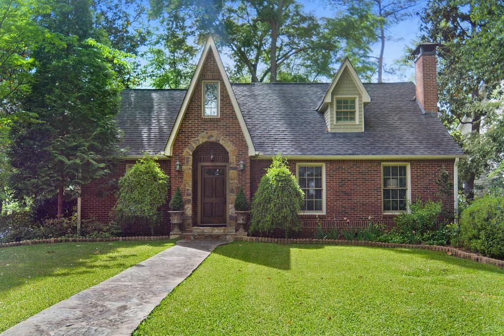 4 bedroom, 4 bathroom, 3,274 sq ft single family residence sold at 1074 Rosedale Road, Atlanta, GA 30306